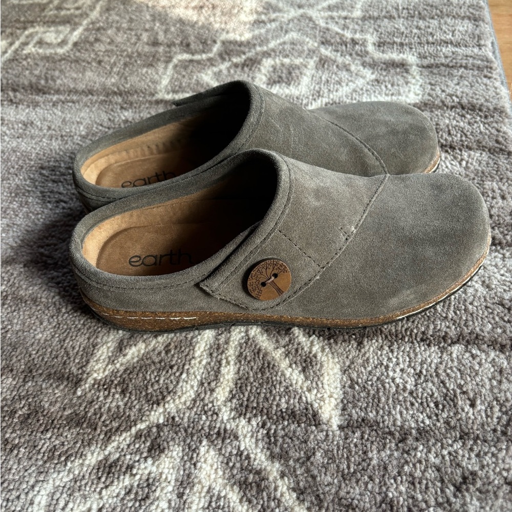 EARTH clogs